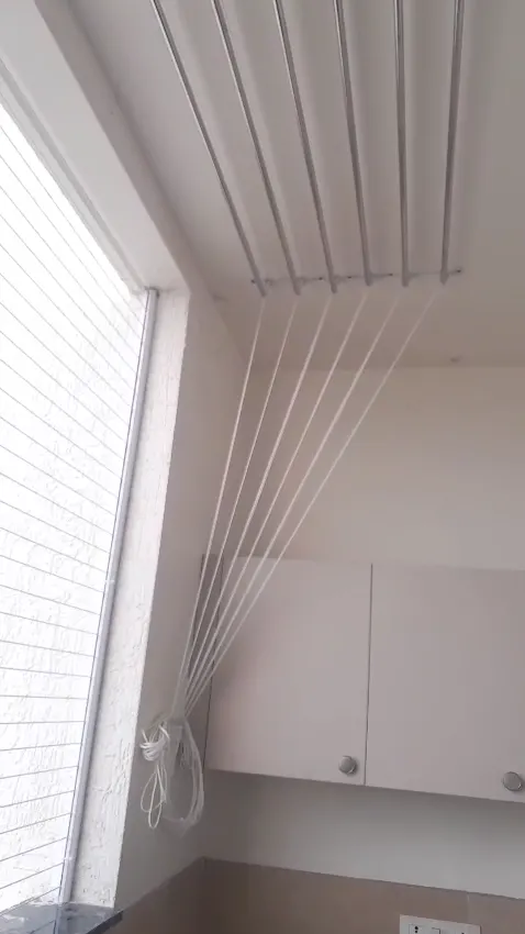 Ceiling cloth hanger